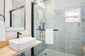 Adorned Studio 3min-asian Dist Rain Shower