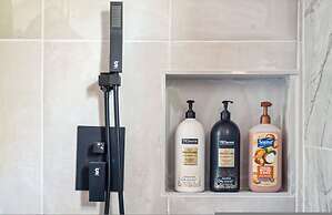 Adorned Studio 3min-asian Dist Rain Shower