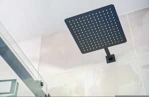 Adorned Studio 3min-asian Dist Rain Shower