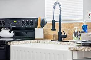 Adorned Studio 3min-asian Dist Rain Shower