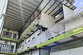 OYO 94250 Sunrise Garage Home