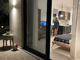 Garden Suite, Beautiful Seaview - Close to Beach