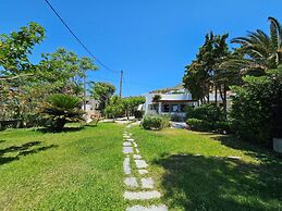 Skyros BnB Beach House Amaryllis