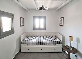 Skyros BnB Anna House in Brooke