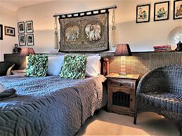 Escape the Ordinary - Dorset Village Vacation