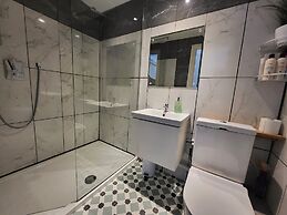 Escape the Ordinary - Dorset Village Vacation