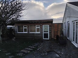 Unique 2-bed Cabin in Llanelli