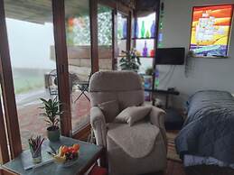 Unique 2-bed Cabin in Llanelli