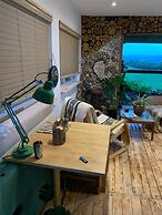 Unique 2-bed Cabin in Llanelli