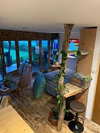 Unique 2-bed Cabin in Llanelli