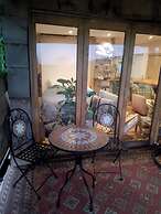 Unique 2-bed Cabin in Llanelli