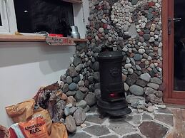 Unique 2-bed Cabin in Llanelli