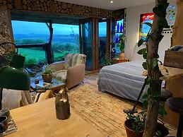 Unique 2-bed Cabin in Llanelli