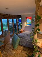 Unique 2-bed Cabin in Llanelli