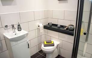 Citycentre/balcony/ Doublebed/ Freep/ Tv/ Wifi