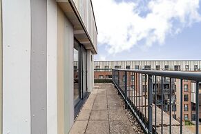 Top-rated Penthouse - King Size Bed & Free Parking