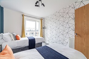 Top-rated Penthouse - King Size Bed & Free Parking