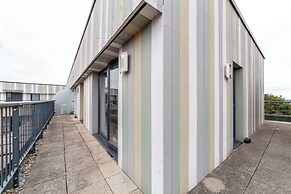 Top-rated Penthouse - King Size Bed & Free Parking