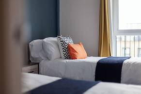 Top-rated Penthouse - King Size Bed & Free Parking