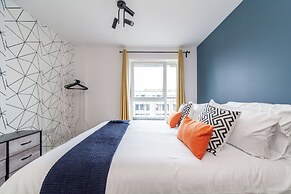 Top-rated Penthouse - King Size Bed & Free Parking