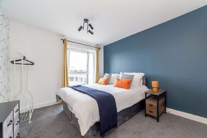 Top-rated Penthouse - King Size Bed & Free Parking