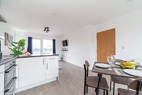 Top-rated Penthouse - King Size Bed & Free Parking