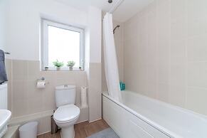 Top-rated Penthouse - King Size Bed & Free Parking