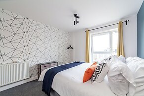 Top-rated Penthouse - King Size Bed & Free Parking