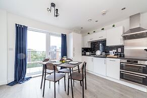 Top-rated Penthouse - King Size Bed & Free Parking