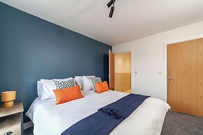 Top-rated Penthouse - King Size Bed & Free Parking