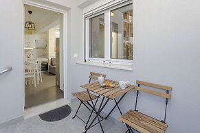 Fresh 1 Bd Apt with Patio in Heraklion