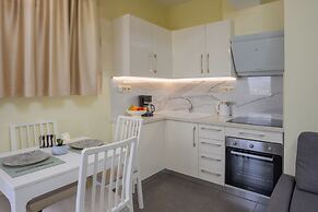 Fresh 1 Bd Apt with Patio in Heraklion