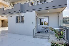 Fresh 1 Bd Apt with Patio in Heraklion