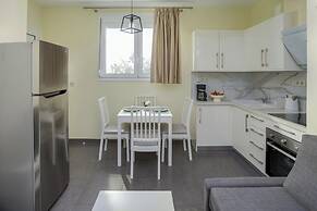 Fresh 1 Bd Apt with Patio in Heraklion