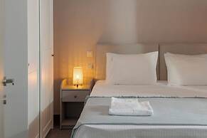 Fresh 1 Bd Apt with Patio in Heraklion