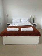 Dartford, 4 Beds, Sleeps 8, Near Bluewater and M25