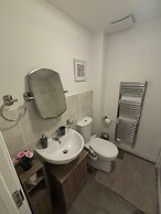 Dartford, 4 Beds, Sleeps 8, Near Bluewater and M25