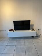 Dartford, 4 Beds, Sleeps 8, Near Bluewater and M25