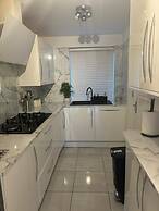 Dartford, 4 Beds, Sleeps 8, Near Bluewater and M25