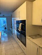 Dartford, 4 Beds, Sleeps 8, Near Bluewater and M25