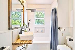 Hidden Comfort Studio Near Plaza District