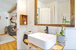 Hidden Comfort Studio Near Plaza District