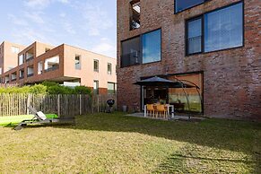 Cozy Beach Apartment With Garden