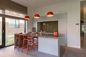 Cozy Beach Apartment With Garden