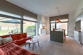 Cozy Beach Apartment With Garden