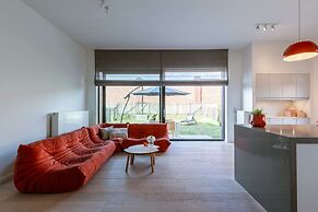 Cozy Beach Apartment With Garden