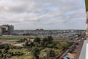 Charming art Deco Apartment With Harbor Views in Blankenberge