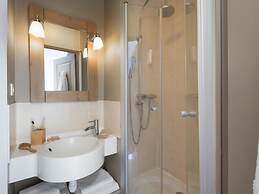 Terraced House in Residence & Spa With Common Pool and Sauna, Houlgate
