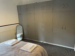 Cozy 2 Bedroom Property With all Amenities