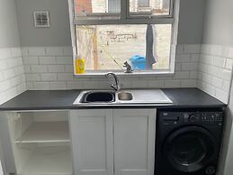 Cozy 2 Bedroom Property With all Amenities